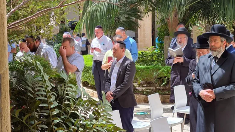 הרב לאו במעמד התפילה