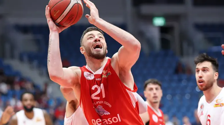 נתנאל ארצי בדרך לסל ללא הפרעה הערב