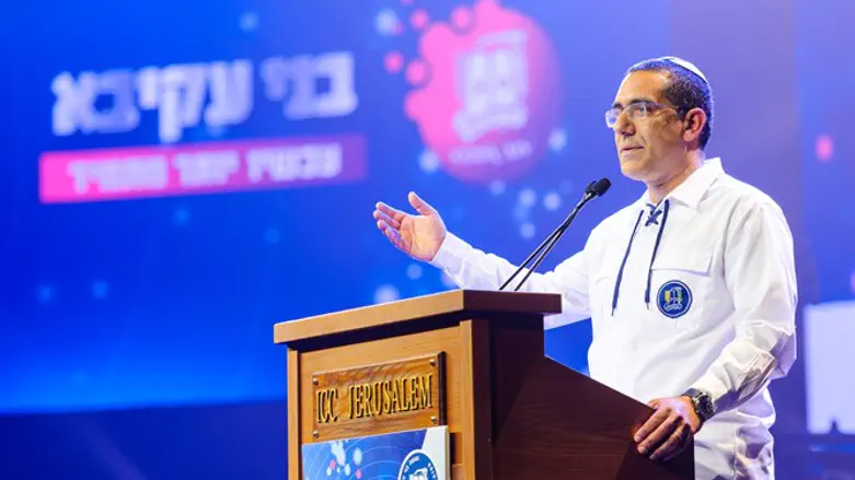 רועי אביקסיס