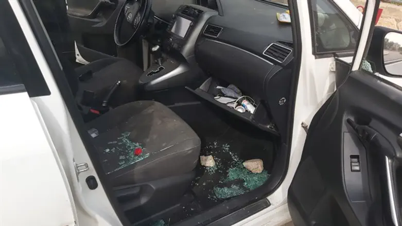 הרכב שניזוק מטרור האבנים