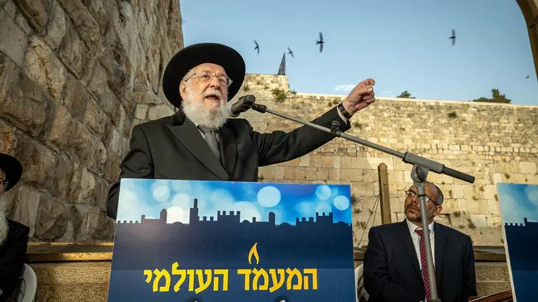 Раввин Лау на предыдущем мероприятии "Дня спасения и освобождения"