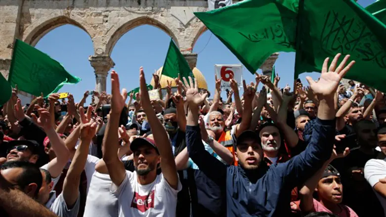 Hamas flags on Temple Mount