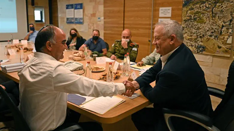 בני גנץ ואריה מועלם