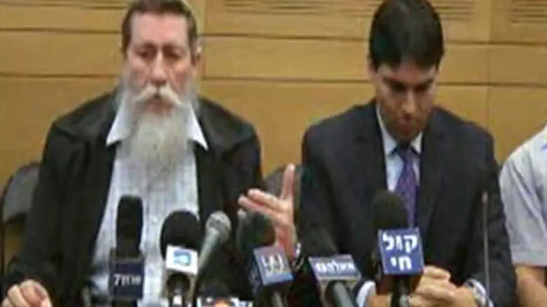 נפגעי האלימות בחוות גלעד כעת בכנסת