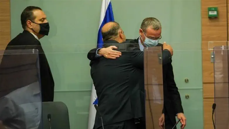 מנסור עבאס עם יריב לוין