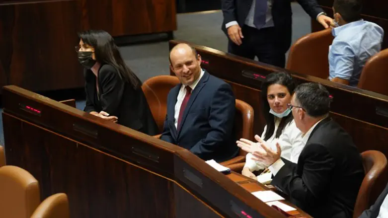 Беннет, Саар и Шакед на пленуме Кнессета