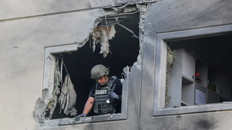 Israeli apartment building hit by rocket in Ashkelon