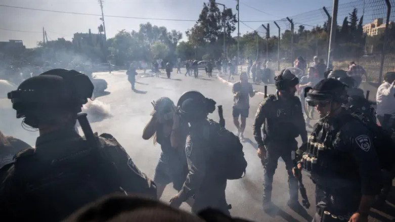 Security forces dealing with Arab rioters (illustrative)