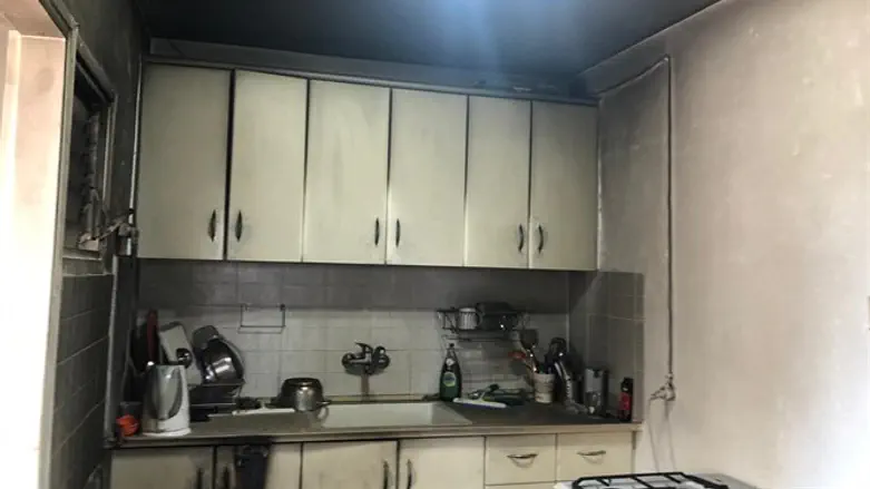 בקבוק תבערה בתוך הבית