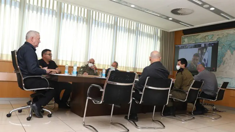 גנץ וראשי המועצות