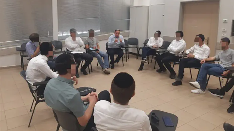 פינסקי עם המתנדבים