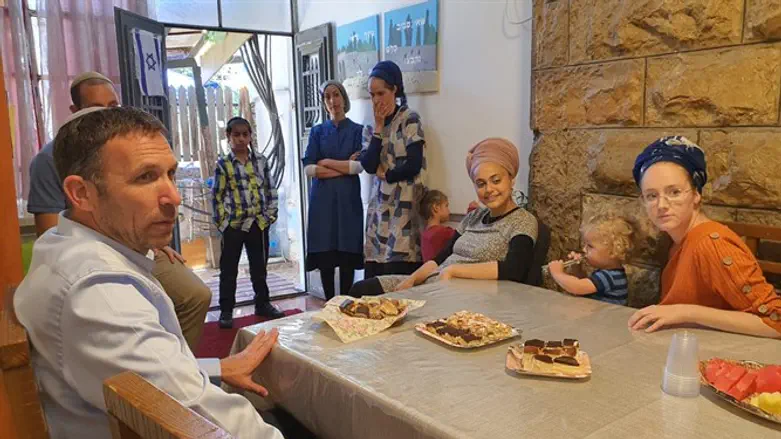 ח"כ מתן כהנא בשכונת שמעון הצדיק