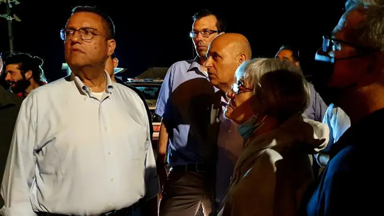 ליאון בסיור. הערב