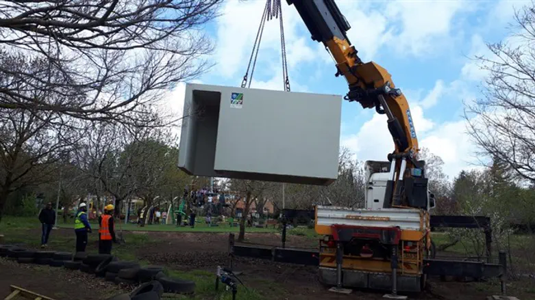 A portable bomb shelter