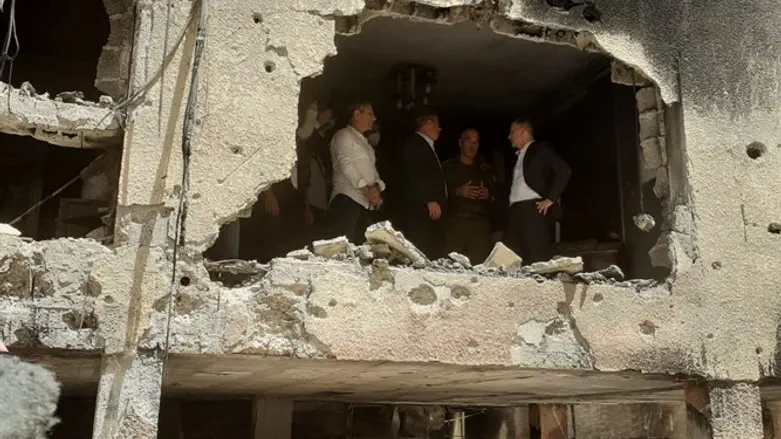 הייקו מאס בזירת נפילת רקטה