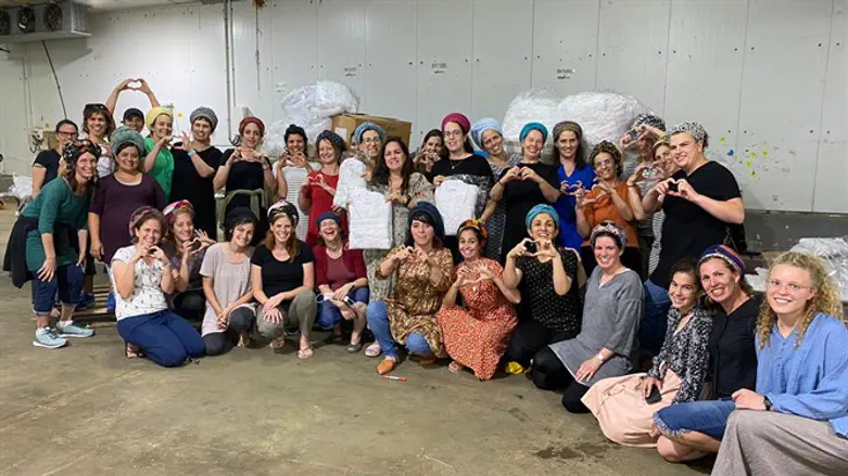 באהבה מסנסנה