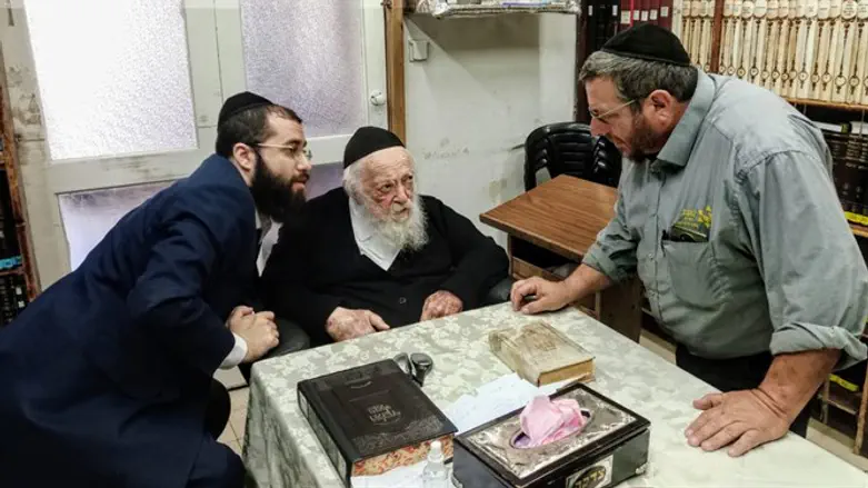 הרב קנייבסקי ומייק בן יעקב