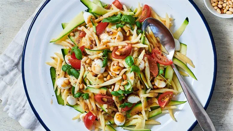 סלט פסטה וזוקיני