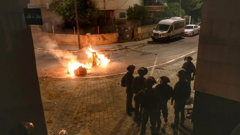 Арабские беспорядки. Иллюстрация