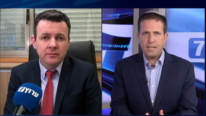 Депутат Кнессета Евгений Сова дает интервью 7 каналу