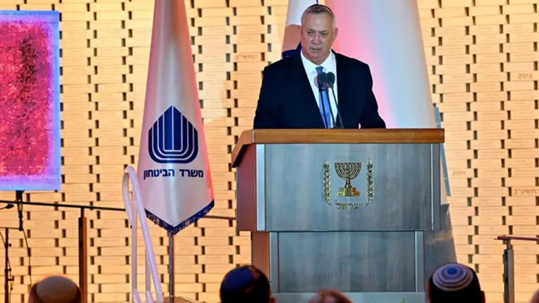 בני גנץ במהלך הטקס