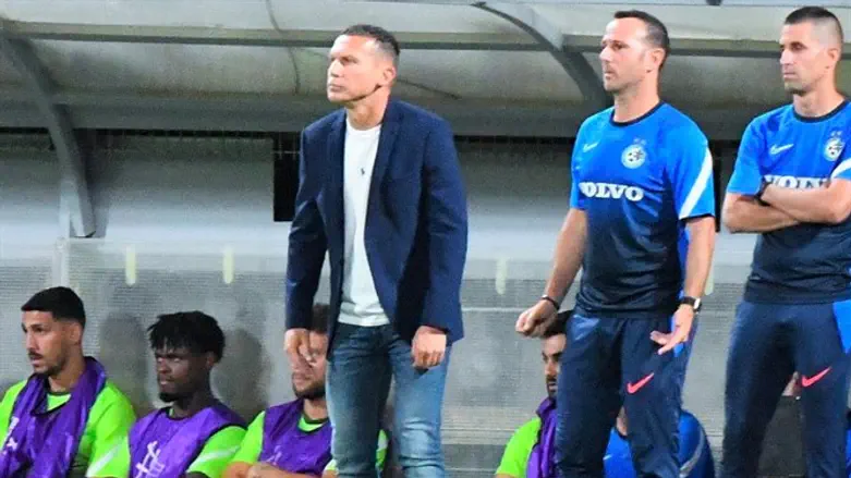 ברק בכר, מאמן מכבי חיפה. יאלץ לחכות למחזור הסיום