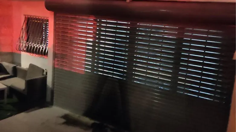 הבית שאליו הושלכו בקבוקי תבערה בלוד