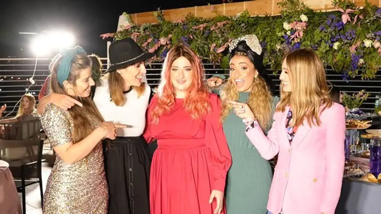 מימין: יעל צין, קארין קליינברג, סימי הרשקופ, ענהאל שמואלי, עטרת גוטליב