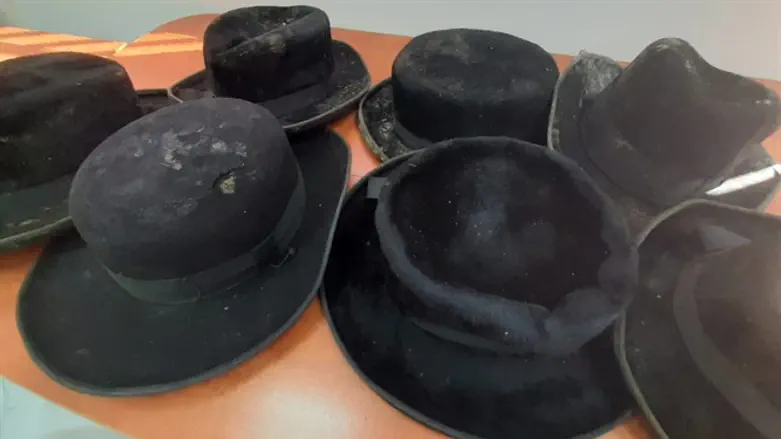 פריטי לבוש של הנספים במירון