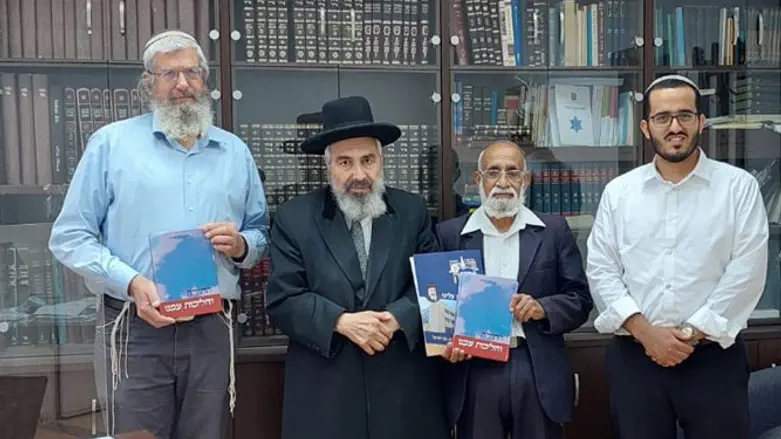 הרב ד"ר רצון ערוסי בפגישה עם הרב חיים ענזי והרב עותניאל מנצור