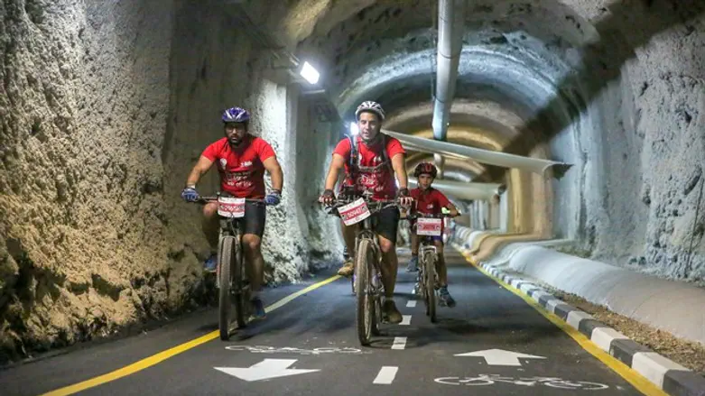 לראשונה - רכיבה במנהרת הגיחון