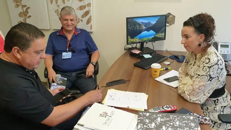 ח"כ סילמן עם המשפחות השכולות