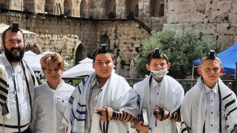 ילדי שכונת הדר בכותל