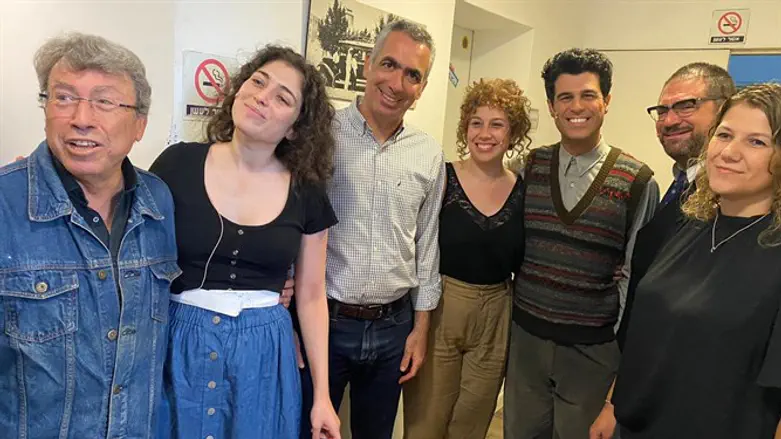 מתארחים בהבימה