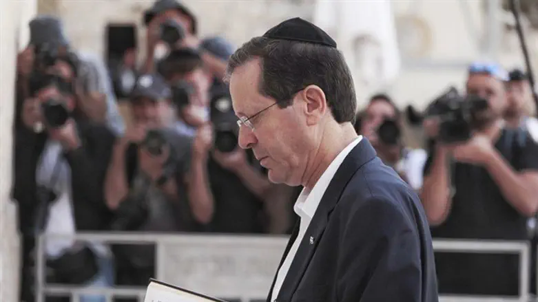 יצחק הרצוג בכותל המערבי