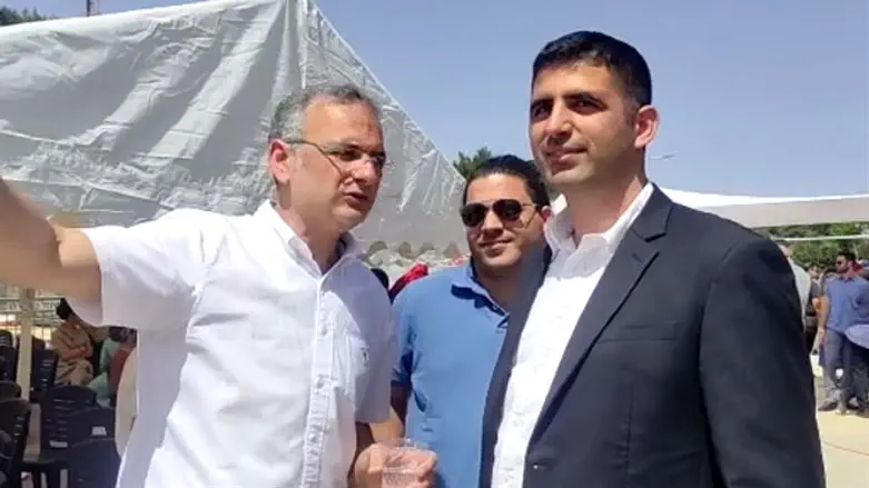 Шломо Каръи и Шай Алон в Бейт-Эле