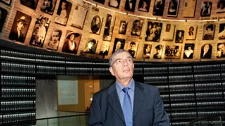 יו"ר יד ושם אבנר שלו בהיכל השמות ביד ושם