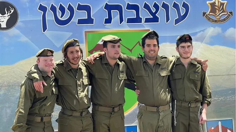 החיילים הנרגשים