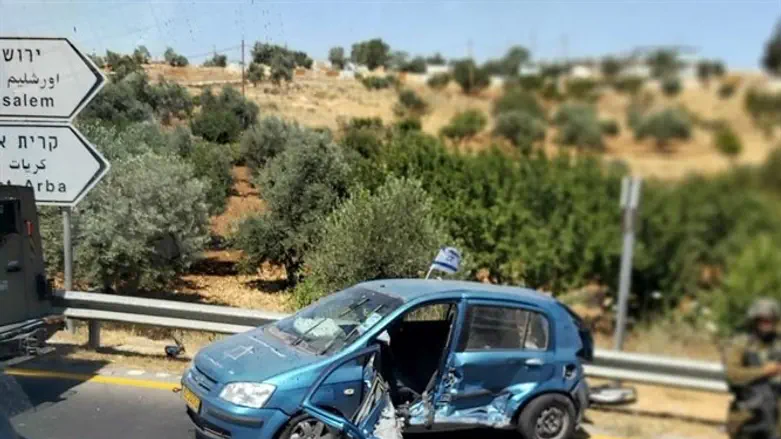 הרכב ממנו חולצה הפצועה