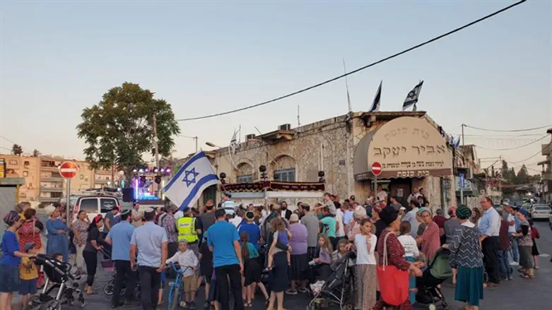 ספר תורה חדש לבית הכנסת אביר יעקב