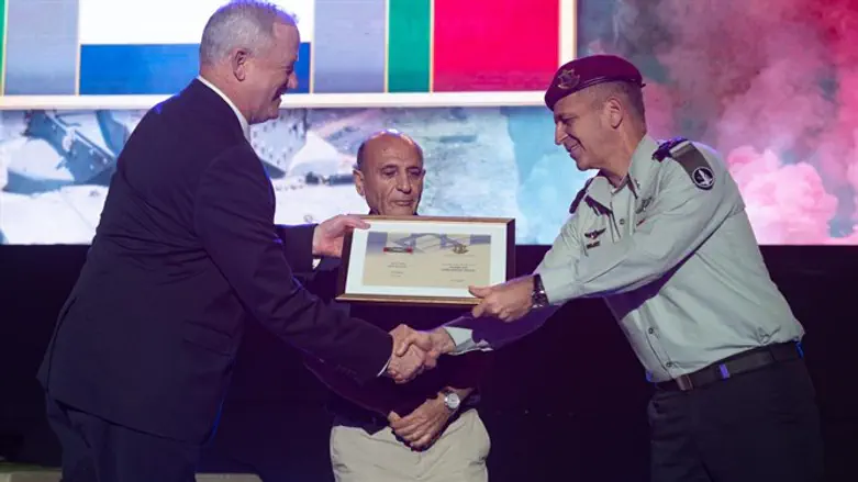 אות המערכה הראשון לרמטכ"ל, רב-אלוף אביב כוכבי