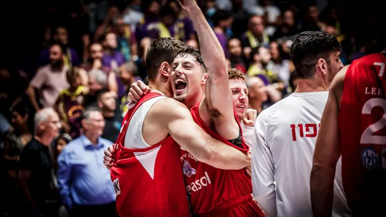 יפתח זיו חוגג עוד ניצחון בדרך לעונה היסטורית