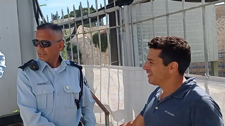 שיקלי בכניסה להר הבית