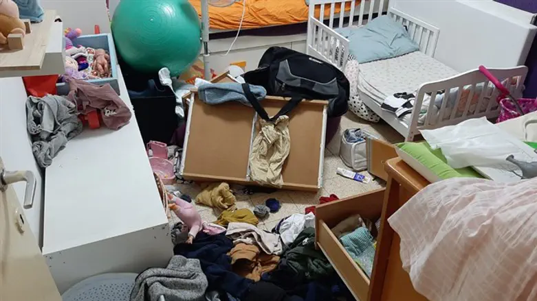 בית משפחת חובב אחרי הביזה