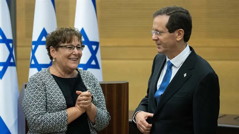 פרץ עם הרצוג ביום הבחירות לנשיאות