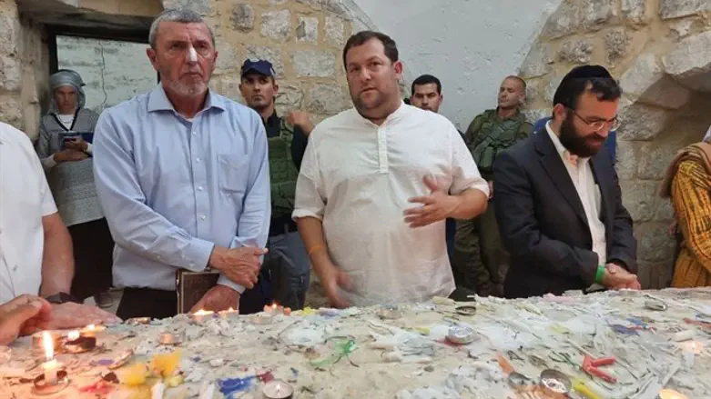 Rafi Peretz (L) with Yossi Dagan (R)