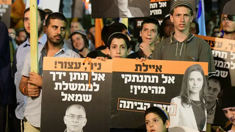 הפגנה מול ביתה של איילת שקד