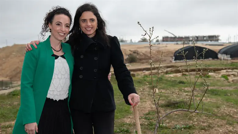 בנט רוצה ח"כים שהם חיילים נאמנים וצייתנים שמחויבים רק למנהיג. שקד וסילמן