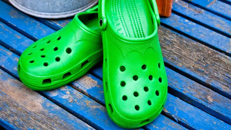 נעליים מעוררות מחלוקת