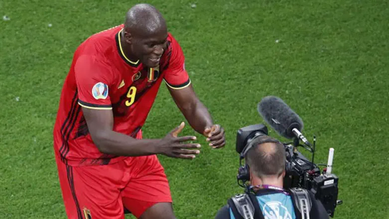 לוקאקו. מקדיש את השער לאריקסן הדני